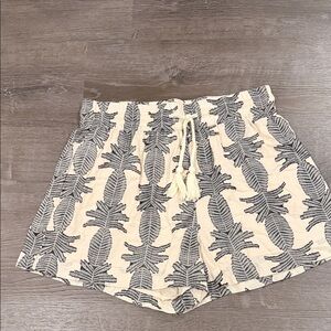 ASOS DESIGN Chic High Waist Women Shorts in Cream and Black